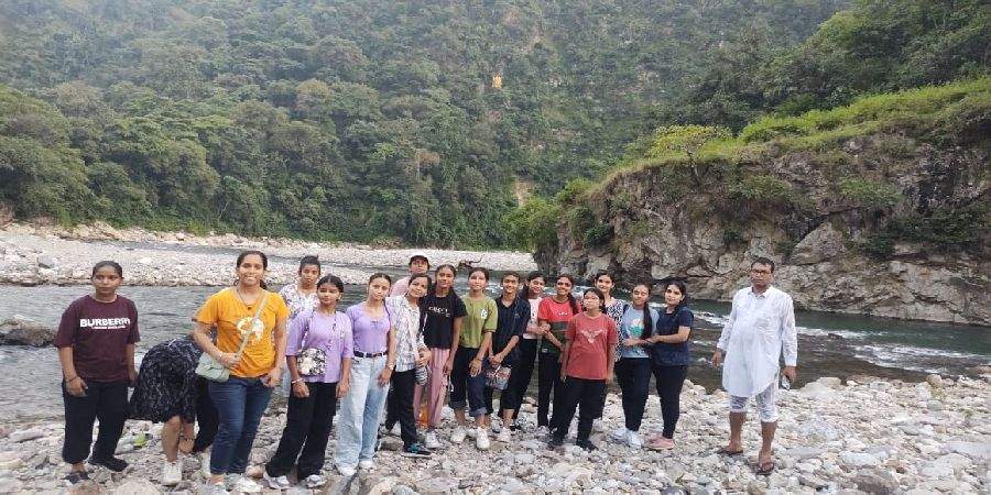 900 x 450 group pic river